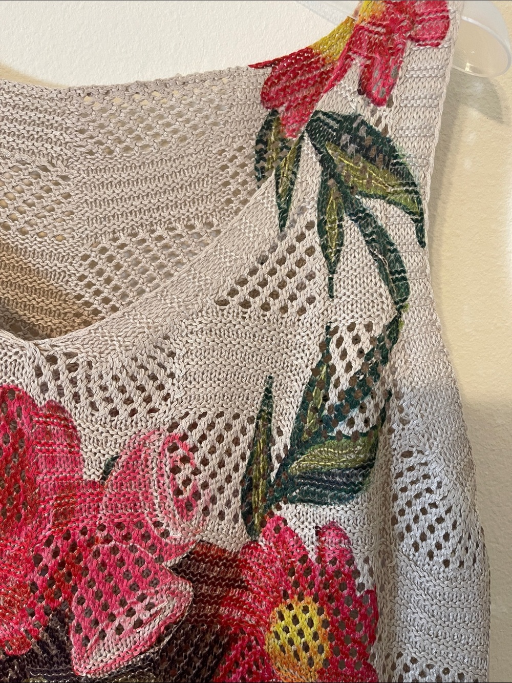NWOT V-Neck Floral Art Sleeveless Sweater Tank Top - Picture 9 of 16